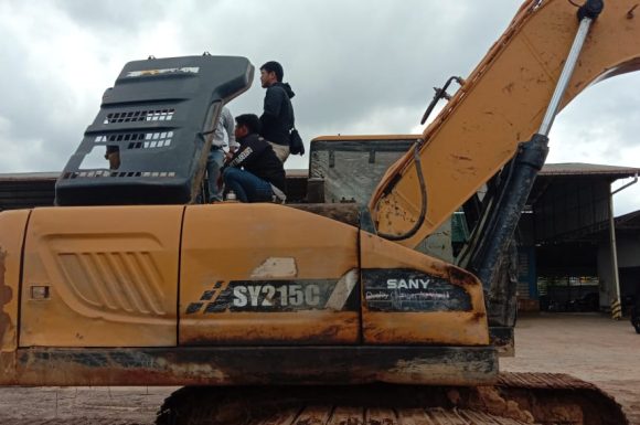 Praktek Operator Alat Berat Excavator