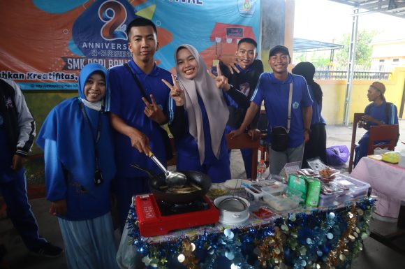 Kegiatan Bazar di Acara HUT SMK PGRI Banjarbaru
