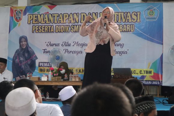 Jurus Jitu Menjadi Remaja Tangguh, Pembekalan Oleh Psikolog Ibu Rimalia Karim
