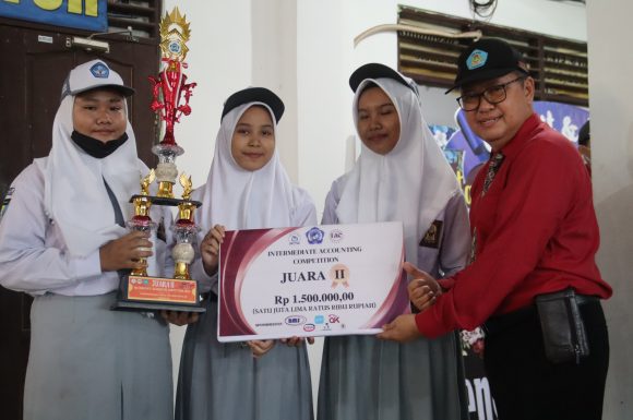 JUARA 2 KOMPETISI AKUNTANSI SE-KALSEL