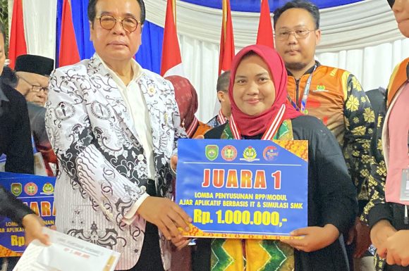 KEREN, Miss Nahdhiyah Juara 1 Lomba Modul Ajar pada Olimpiade PGRI Tingkat Nasional.