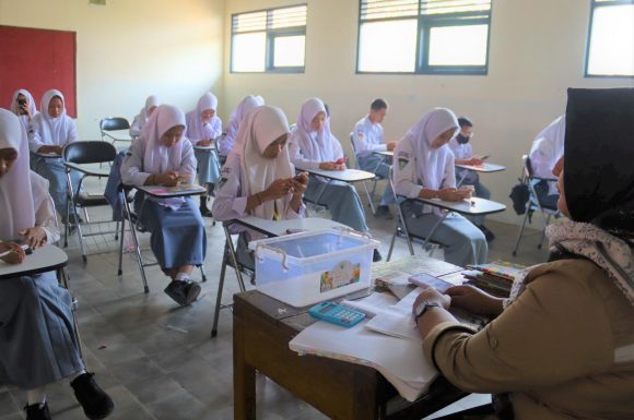 Pelaksanaan Kegiatan PTS dan STS Hari Pertama di SMK PGRI Banjarbaru Berjalan Lancar.