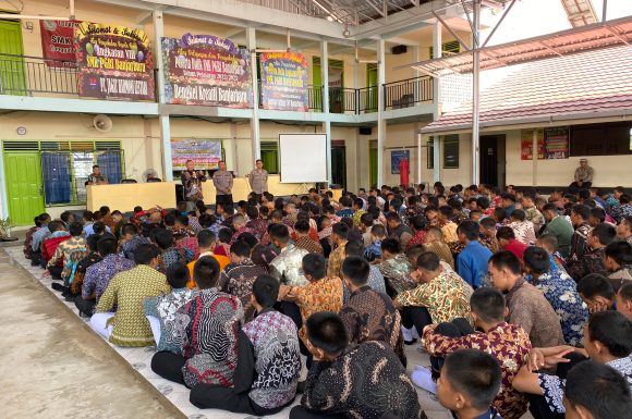 Police Goes To School 2023 – Kampanye Anti Bullying di SMK PGRI Banjarbaru