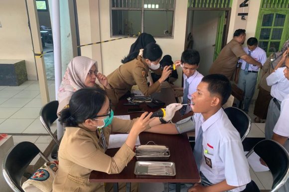 Tes Kesehatan Peserta Didik Kelas X dari Puskesmas Banjarbaru Utara