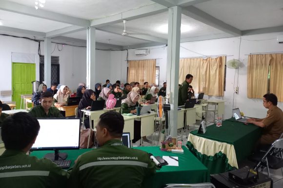 IHT dan Pengenalan E-Rapor SMK untuk Penilaian Siswa Kelas X
